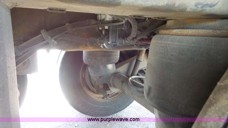 image for item L4810 2002 Utility refrigerated van trailer