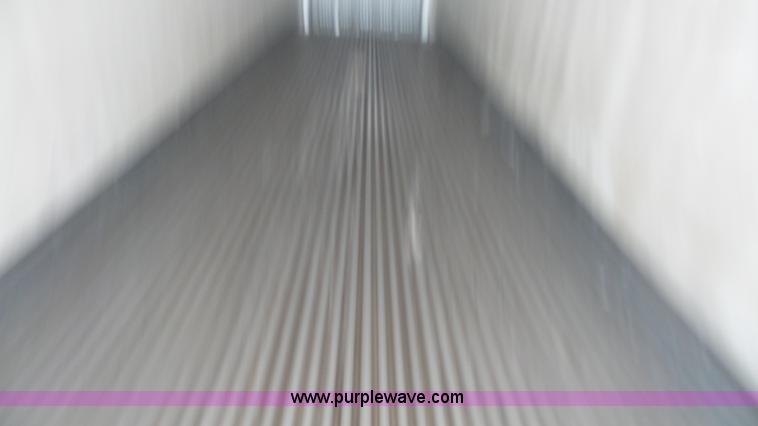 image for item L4810 2002 Utility refrigerated van trailer