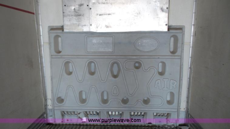 image for item L4810 2002 Utility refrigerated van trailer