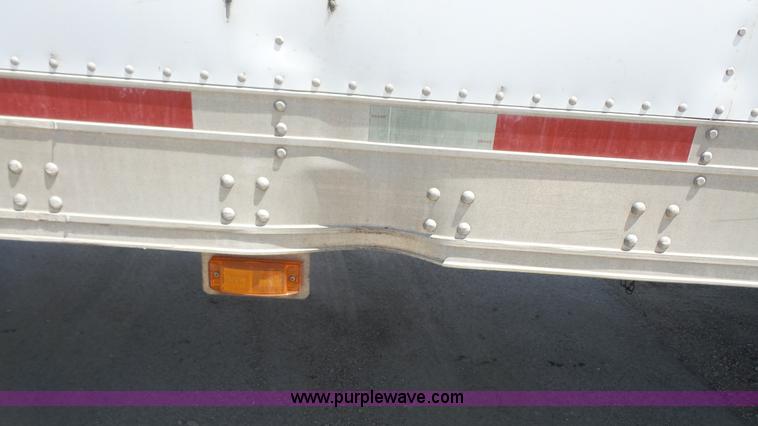 image for item L4810 2002 Utility refrigerated van trailer