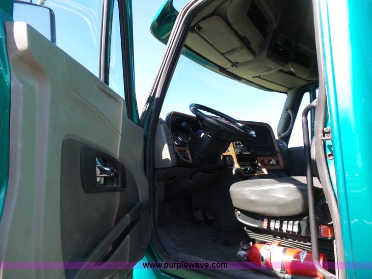 image for item L5801 2010 International ProStar semi truck