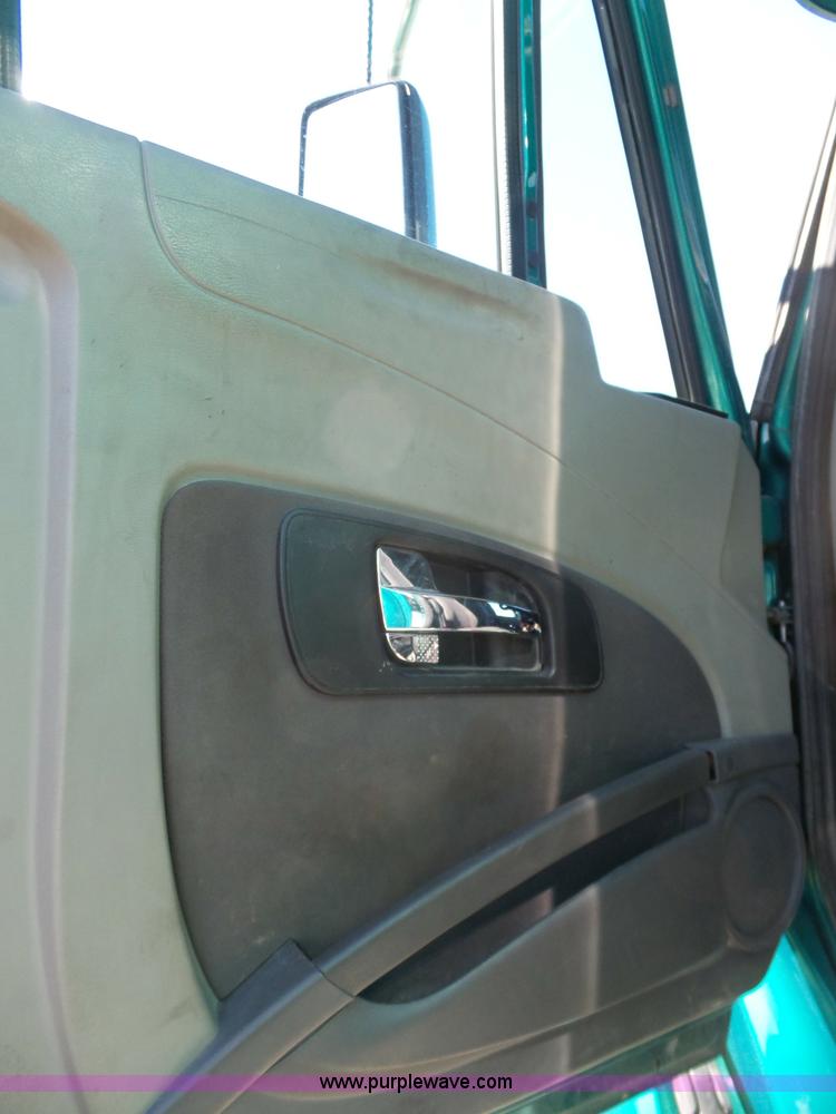 image for item L5801 2010 International ProStar semi truck