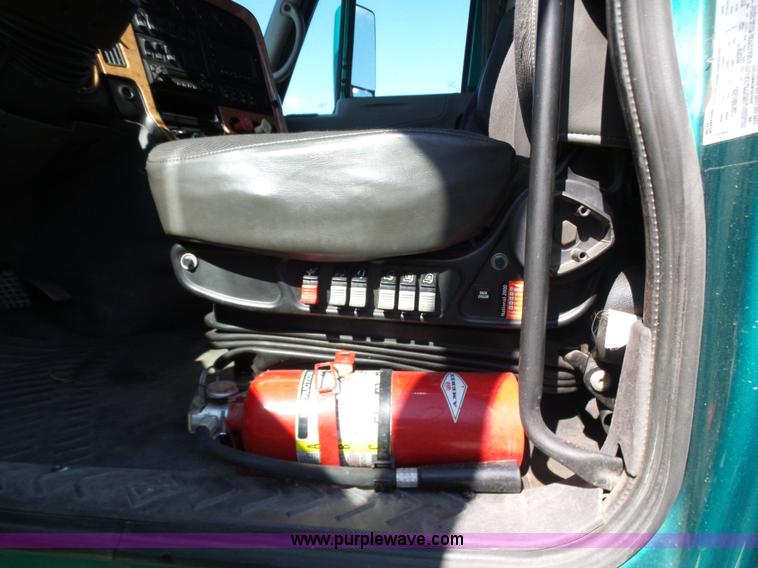 image for item L5801 2010 International ProStar semi truck