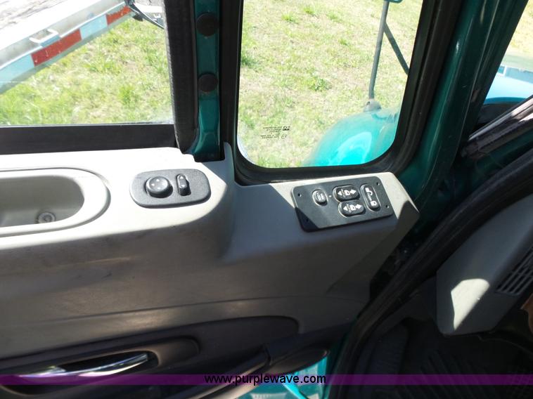 image for item L5801 2010 International ProStar semi truck