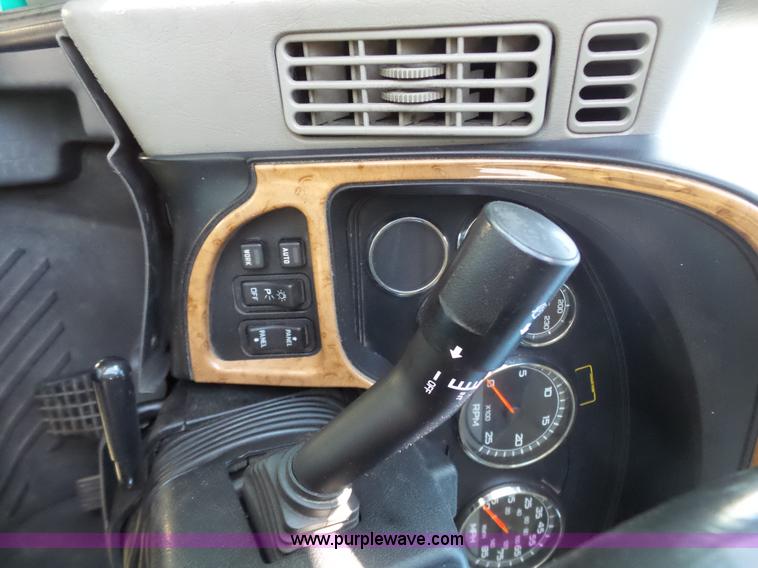 image for item L5801 2010 International ProStar semi truck