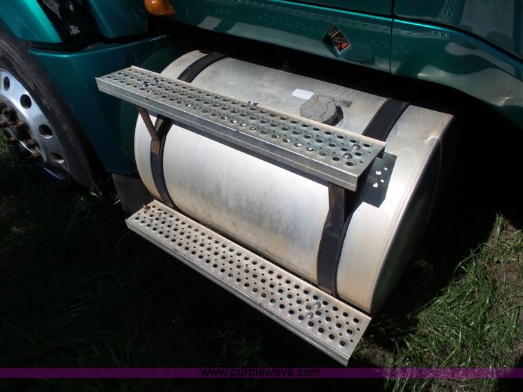 image for item L5801 2010 International ProStar semi truck