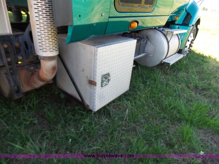 image for item L5801 2010 International ProStar semi truck