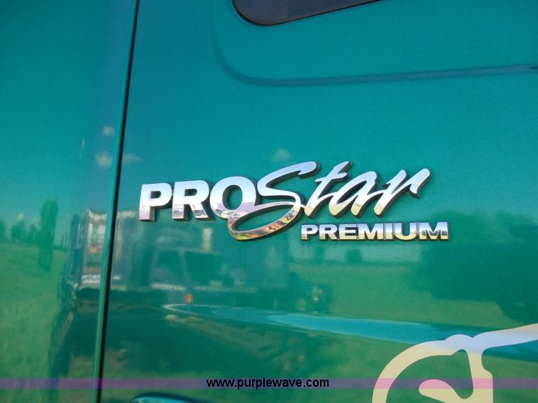 image for item L5801 2010 International ProStar semi truck