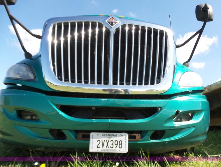 image for item L5801 2010 International ProStar semi truck