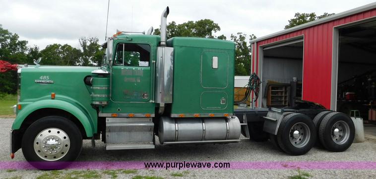 image for item L5842 1993 Kenworth W900 semi truck