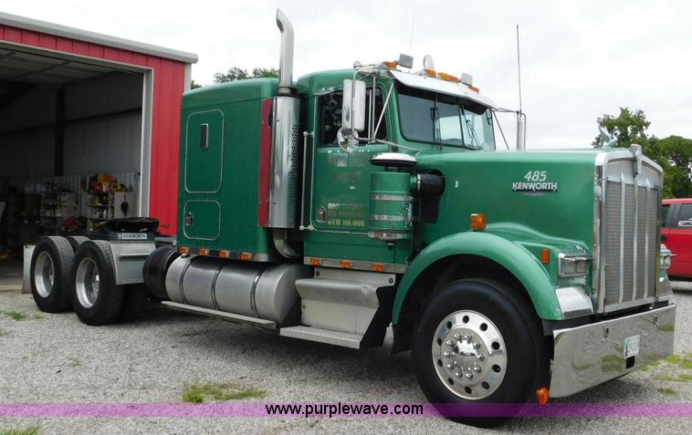 image for item L5842 1993 Kenworth W900 semi truck