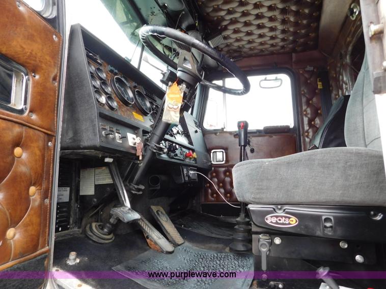 image for item L5842 1993 Kenworth W900 semi truck