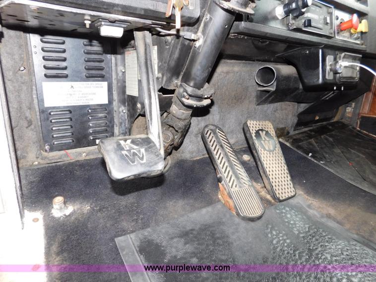 image for item L5842 1993 Kenworth W900 semi truck