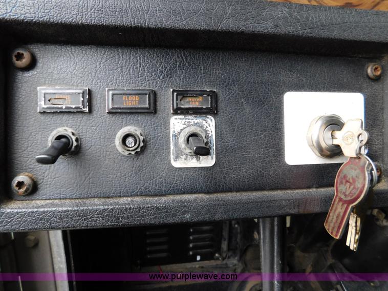 image for item L5842 1993 Kenworth W900 semi truck