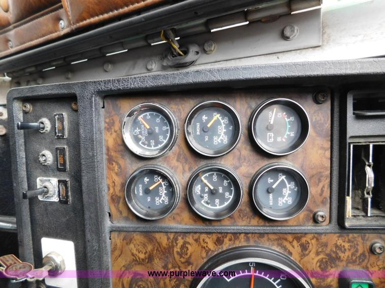 image for item L5842 1993 Kenworth W900 semi truck