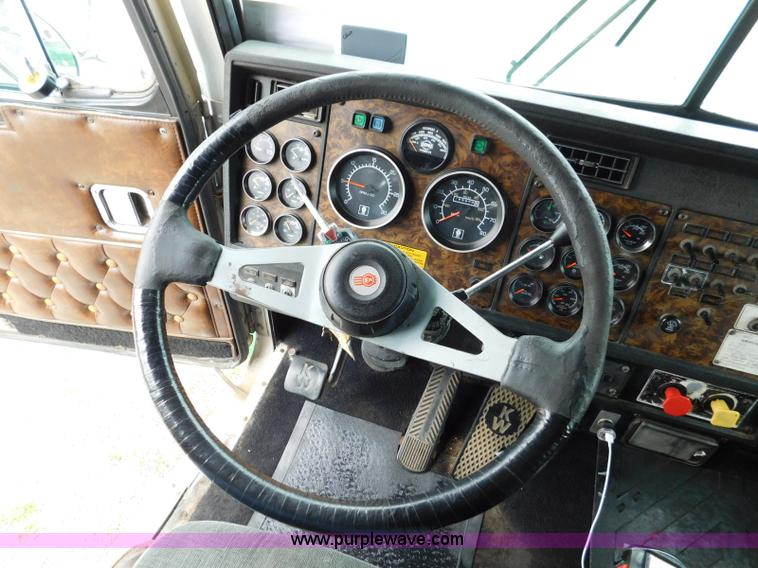 image for item L5842 1993 Kenworth W900 semi truck