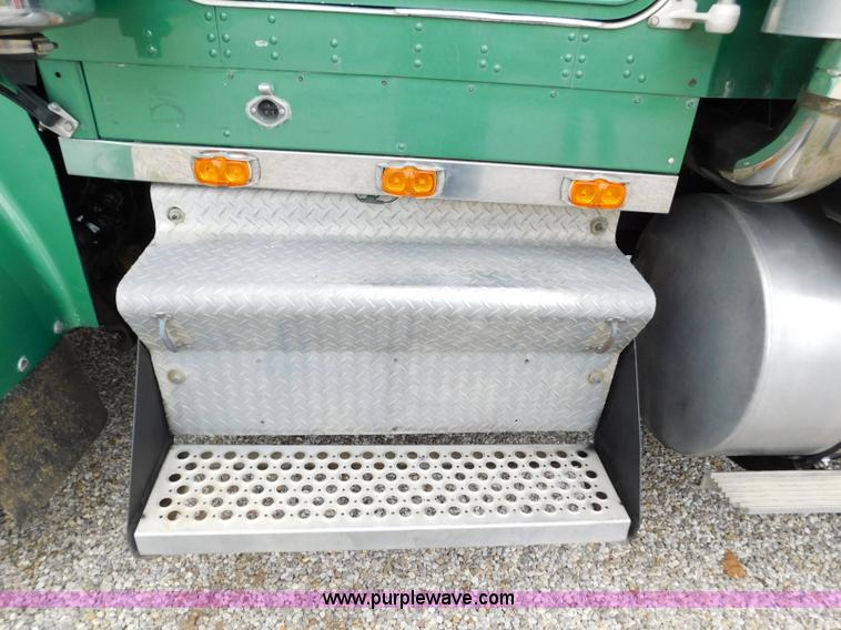 image for item L5842 1993 Kenworth W900 semi truck