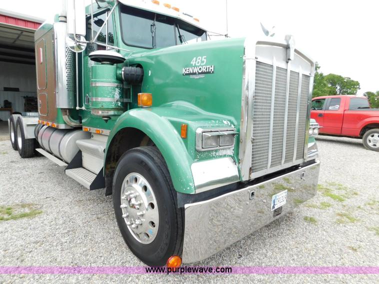 image for item L5842 1993 Kenworth W900 semi truck