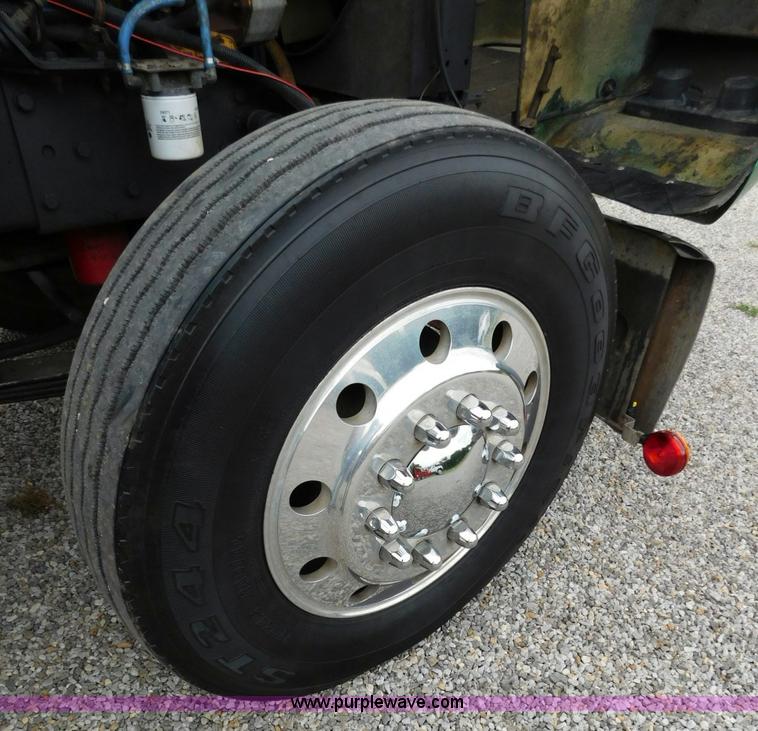 image for item L5842 1993 Kenworth W900 semi truck