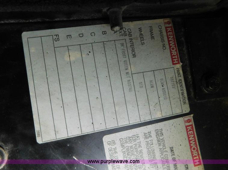 image for item L5842 1993 Kenworth W900 semi truck