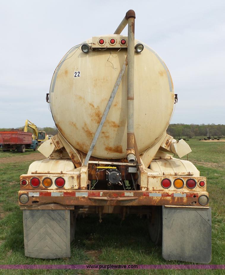 image for item L6324 1979 tank trailer