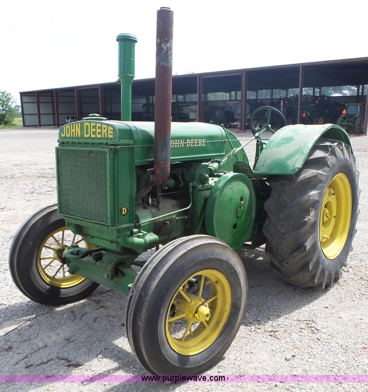 image for item AG9240 John Deere D tractor