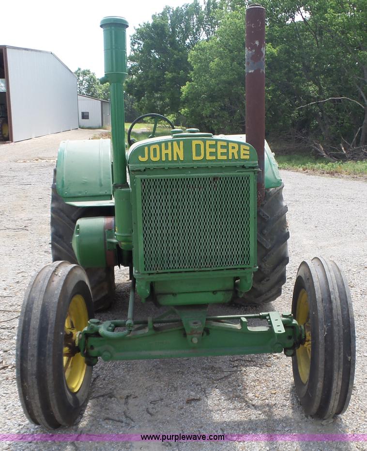image for item AG9240 John Deere D tractor