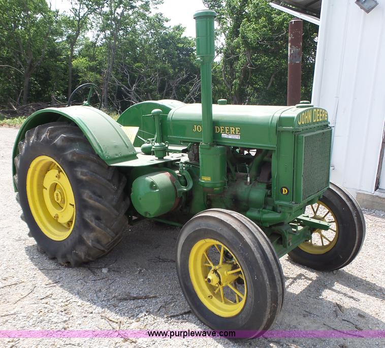 image for item AG9240 John Deere D tractor