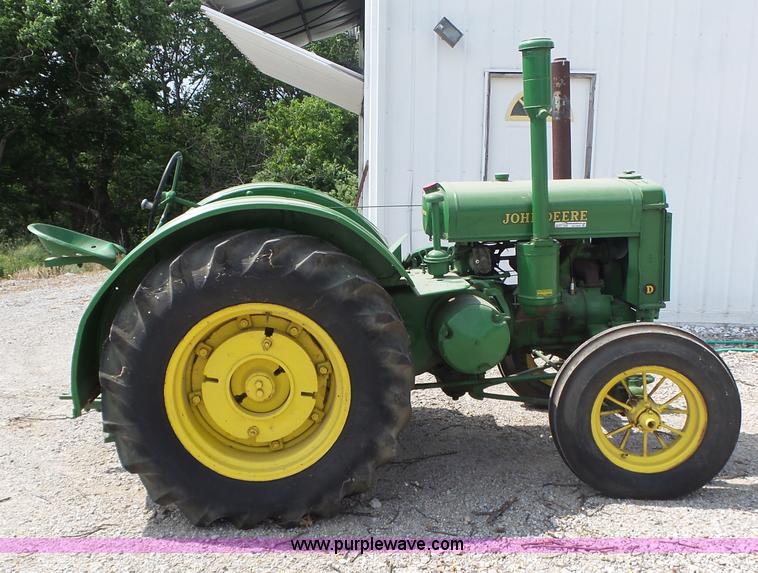 image for item AG9240 John Deere D tractor