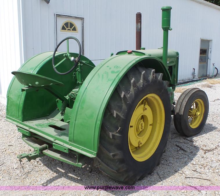 image for item AG9240 John Deere D tractor