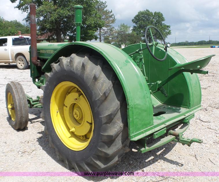 image for item AG9240 John Deere D tractor