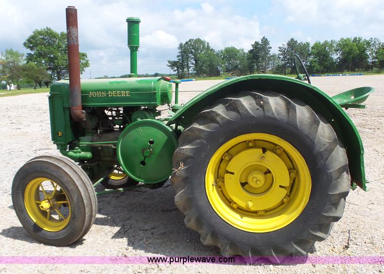 image for item AG9240 John Deere D tractor