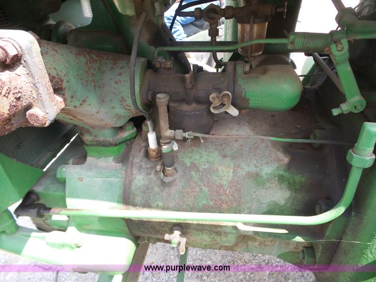 image for item AG9240 John Deere D tractor