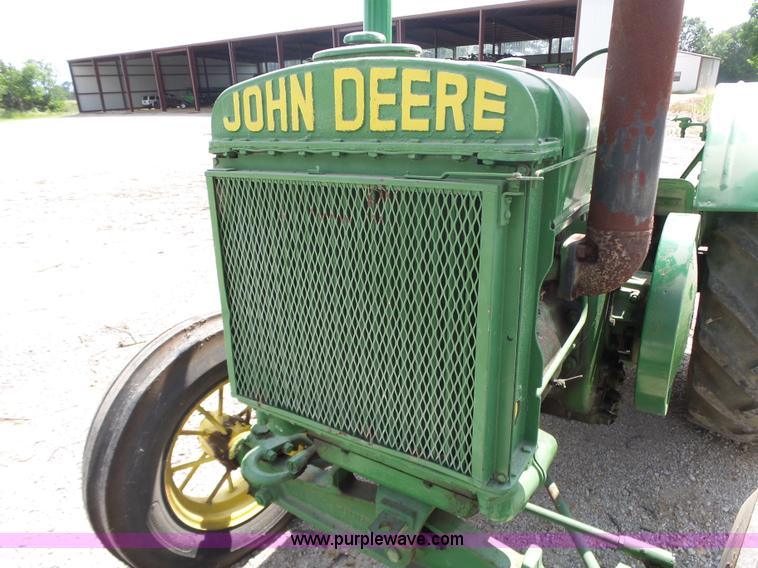image for item AG9240 John Deere D tractor