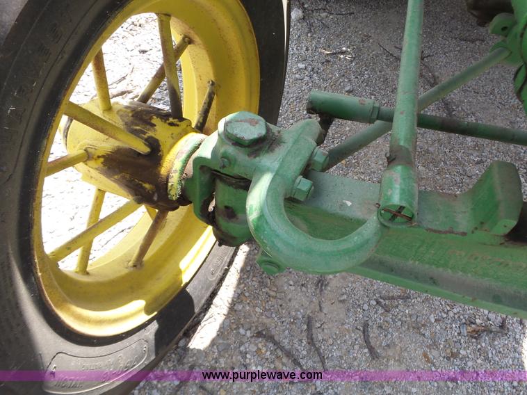 image for item AG9240 John Deere D tractor