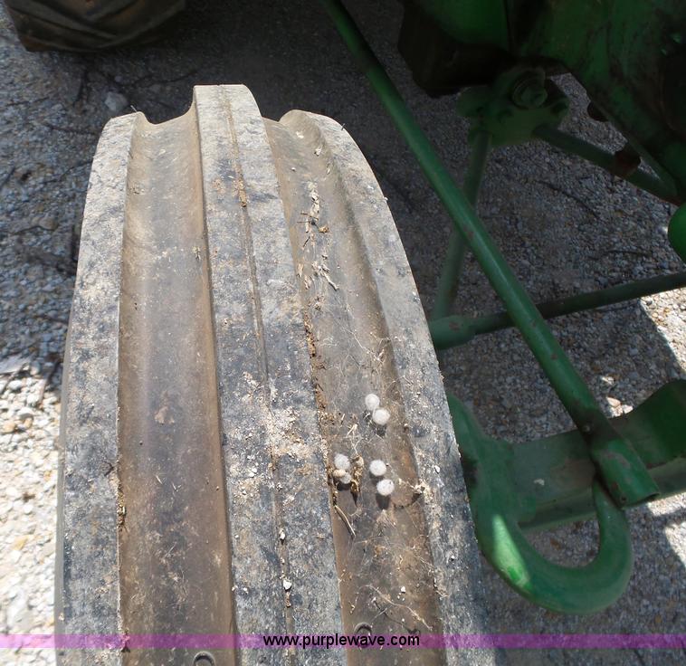 image for item AG9240 John Deere D tractor