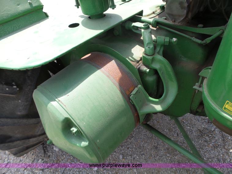 image for item AG9240 John Deere D tractor