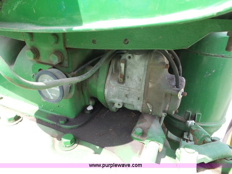 image for item AG9240 John Deere D tractor