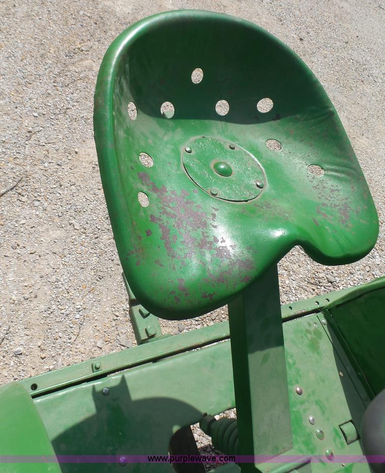 image for item AG9240 John Deere D tractor
