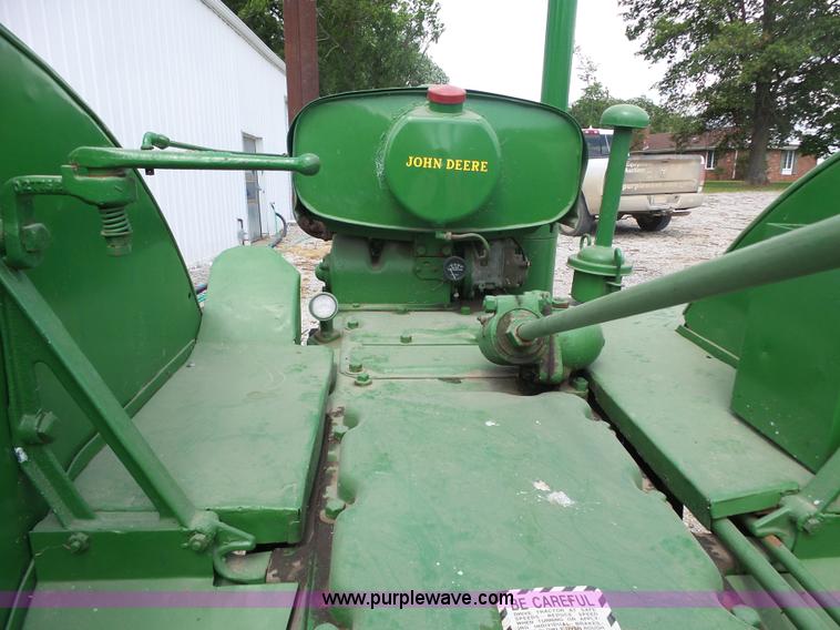 image for item AG9240 John Deere D tractor