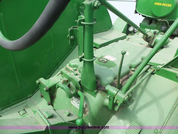 image for item AG9240 John Deere D tractor