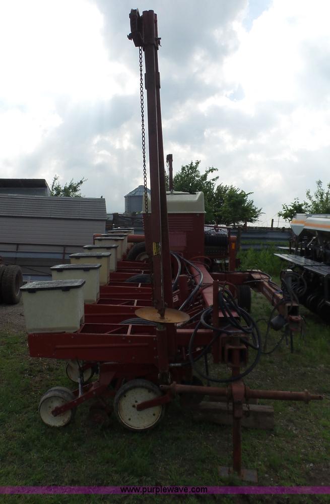 image for item AG9242 International Cyclo Air 800 air seeder