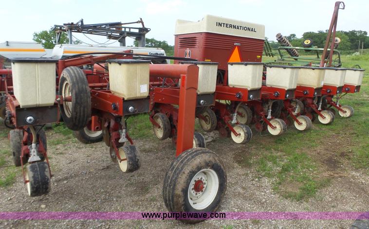 image for item AG9242 International Cyclo Air 800 air seeder
