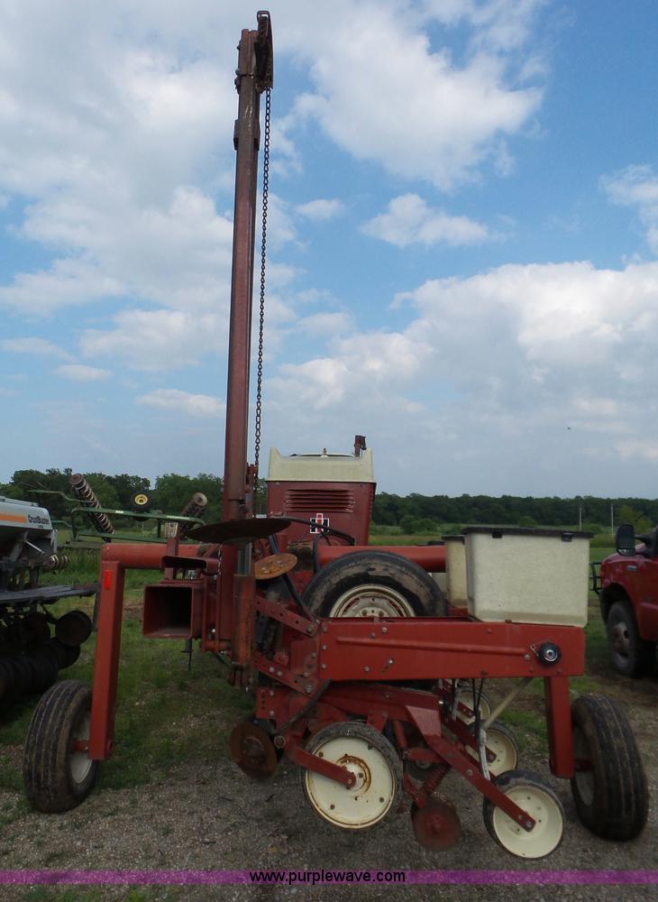 image for item AG9242 International Cyclo Air 800 air seeder