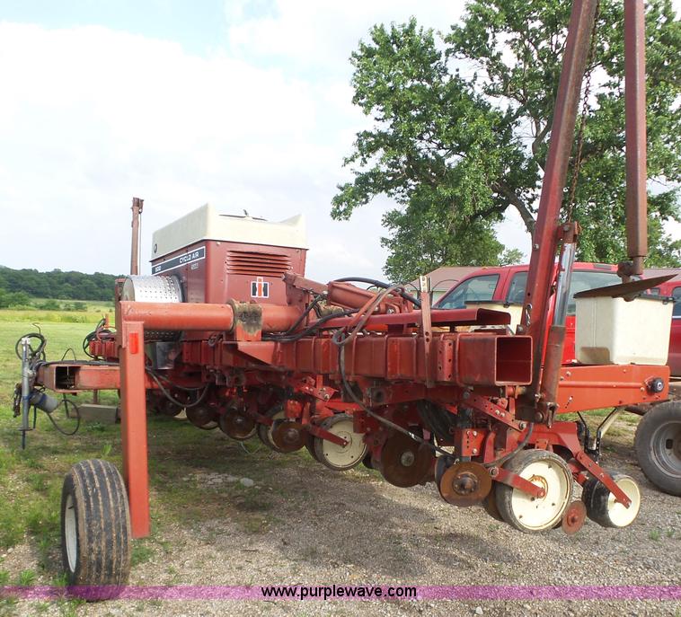 image for item AG9242 International Cyclo Air 800 air seeder