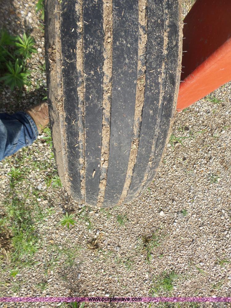 image for item AG9242 International Cyclo Air 800 air seeder