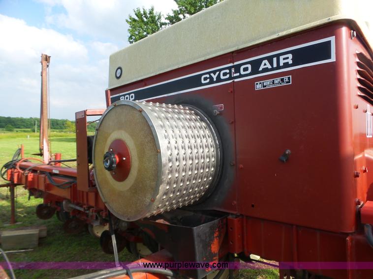 image for item AG9242 International Cyclo Air 800 air seeder