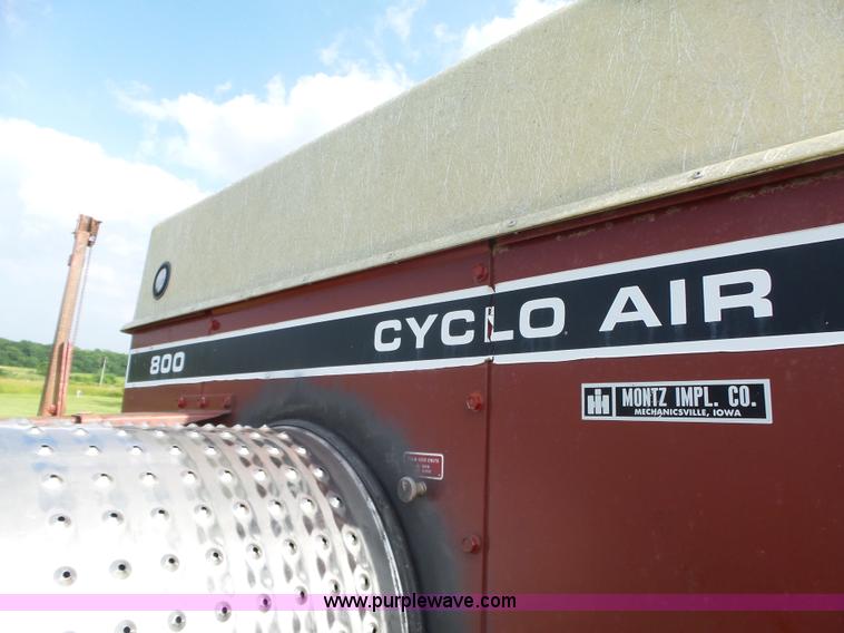 image for item AG9242 International Cyclo Air 800 air seeder