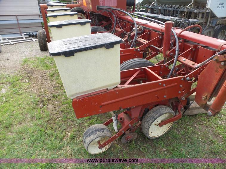 image for item AG9242 International Cyclo Air 800 air seeder