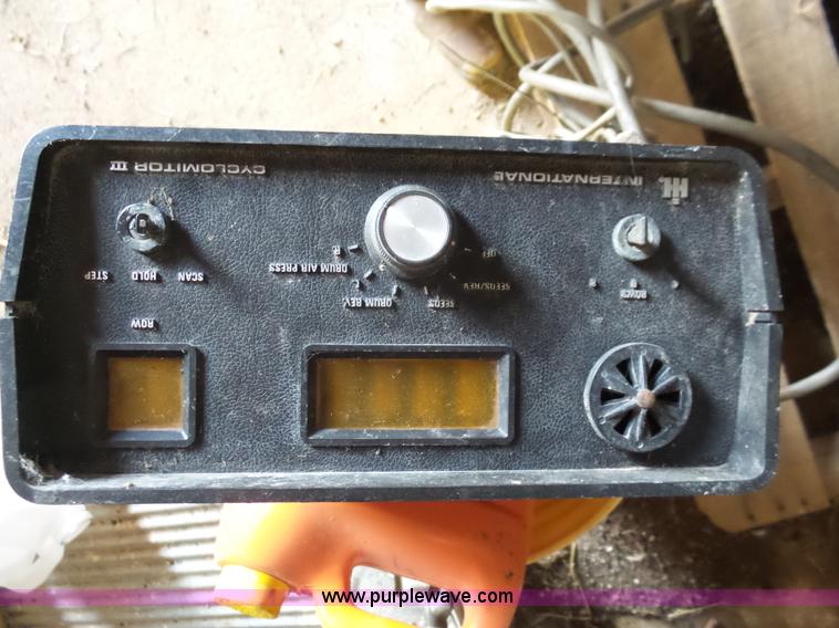 image for item AG9242 International Cyclo Air 800 air seeder